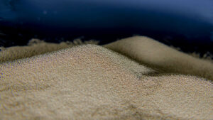 رمل خالٍ من الغبار 46# لتلميع الزجاج بالرمل